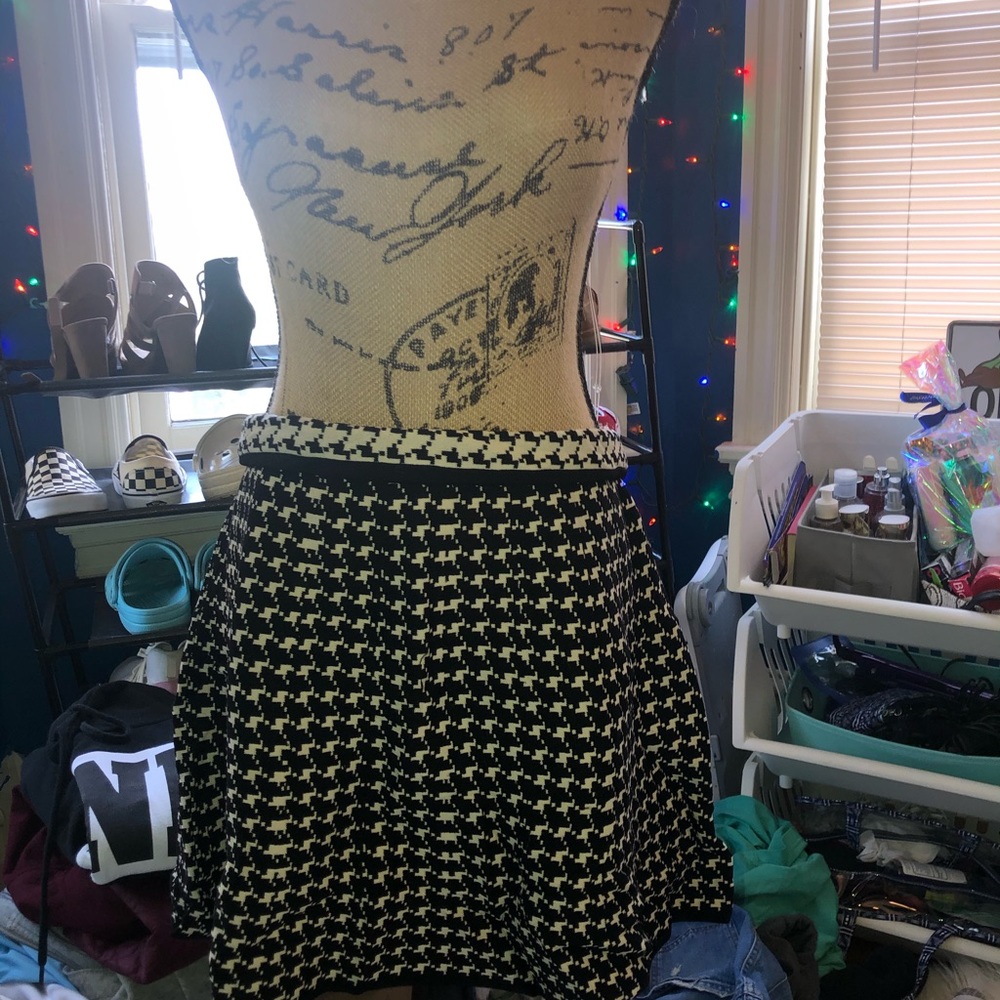 size large checkered skirt